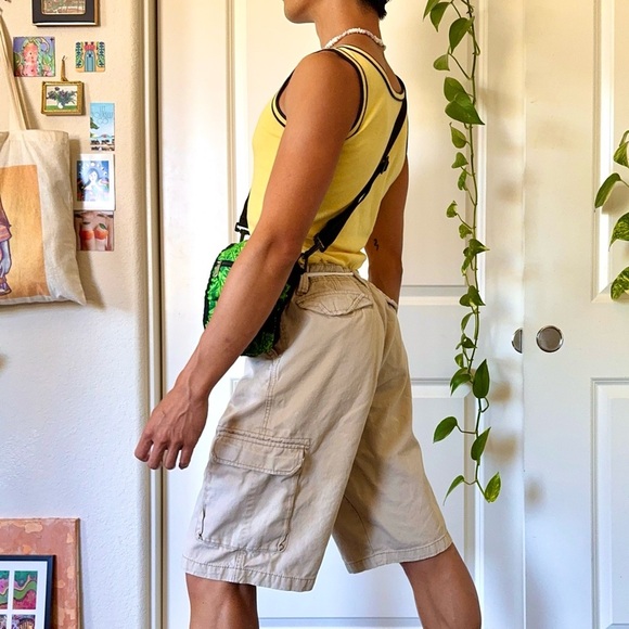 Vintage Y2K Baggy Khaki Cargo Shorts - Picture 3 of 6